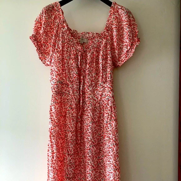 open lace back dress Shop LOFT Clothing and Dresses at SilkRoll. Trade with us!
